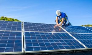 Installation et mise en production des panneaux solaires photovoltaïques à Issou